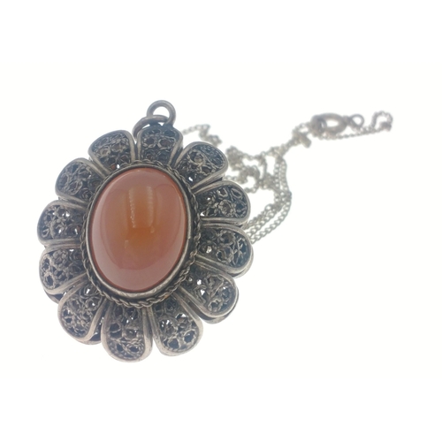 28J - A two-sided pendant set with an agate 1.5g long set in a filigree surround, length 3cm, with a chain... 