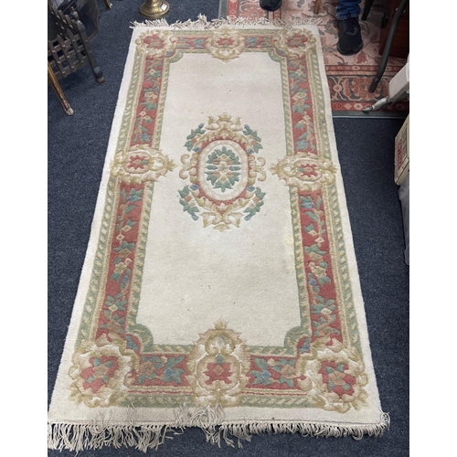 394 - A SMART nice quality patterned rug - dimensions 6ft x 3ft approx#119