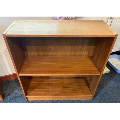 420 - A nice floor two shelf bookcase 2.5ft wide x 15