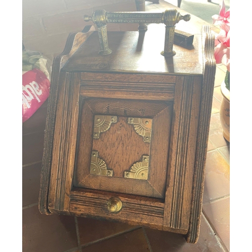 431 - A NICE EXAMPLE of an EDWARDIAN OAK and brass fireside coal purdonium complete with small coal shovel... 