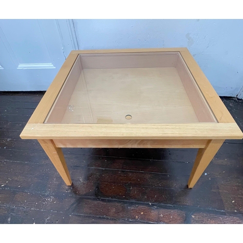 443 - A small square topped display table - 2ft square top and 1ft in height approx#142