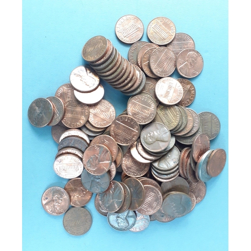 60 - A super little selection of United States LINCOLN CENTS coins in various condition some UNC. Total g... 