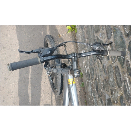 179 - An SR SUNTOUR mountain bike Vectra 7000, series aluminium with 26