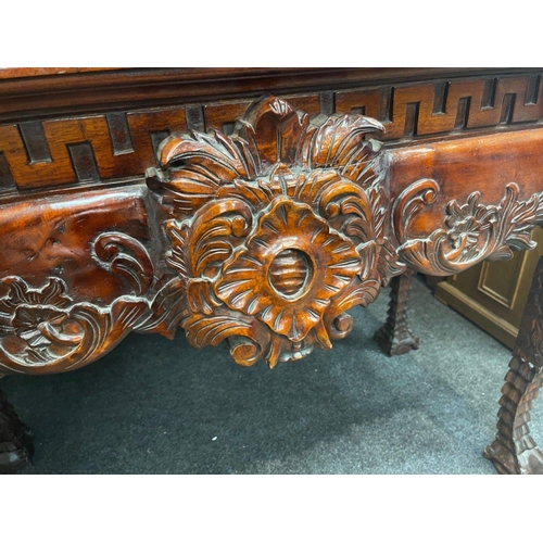 286 - EXQUISITE VINTAGE! A BEAUTIFULLY HANDCARVED mahogany hall or console table with eagle head and curve... 