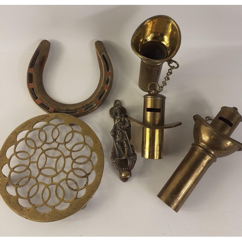 69 - A collection of ANTIQUE  brassware items to include a brass horseshoe, a trivet, a Highland brass do... 