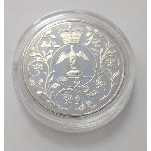 81 - A ROYAL MINT silver jubilee proof 1977 crown, encapsulated in case with paperwork as issued#95