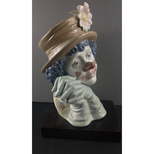 171L - LLADRO 5542 ( Retired) bust of a MELANCHOLY clown with wood base - unboxed - dimensions 32cm Approx ... 