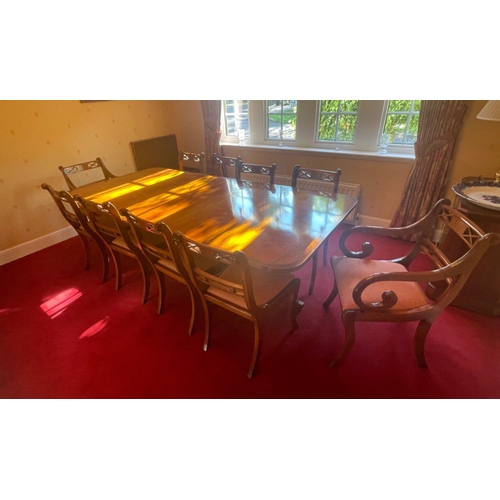 342 - A nice period copy extending dining table with eight chairs and two carvers in lovely condition! - t... 