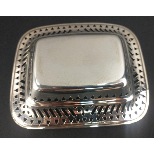 104 - A small rectangular ANTIQUE SILVER hallmarked dish, Sheffield 1896, with pierced gallery approx 12x1... 