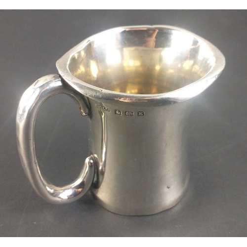 111 - A small boxed tankard, silver hallmarked for Birmingham 1929, stands 6cm high, weight 61g approx, ha... 