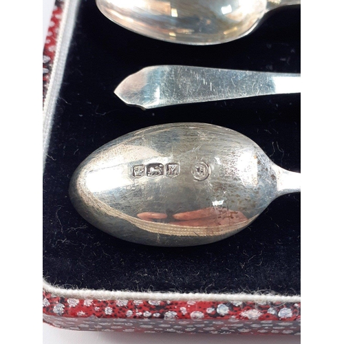 127 - A lovely set of STERLING SILVER coffee spoons in pretty silk lined case. Fully hallmarked for Sheffi... 