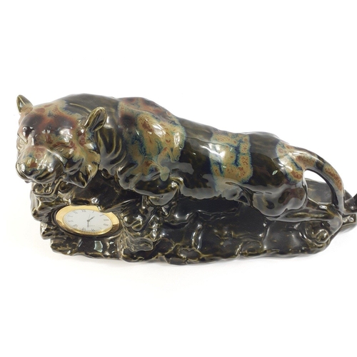 157 - ARRGGHH! A powerful VINTAGE glazed pottery tiger guarding a mantle quartz clock with 7cm face.  Tige... 