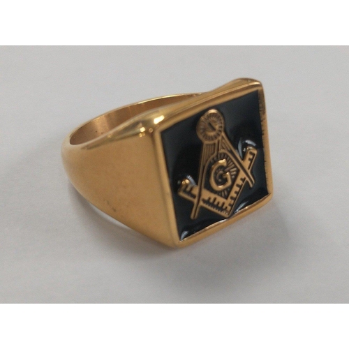 17 - A LARGE ‘unmarked yellow metal' Masonic signet ring with square & compass symbol set in en... 