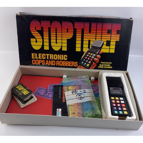 216 - PALITOY/PARKER - STOP THIEF Electronic Cops & Robbers Board Game 1979 appears complete.  Handset... 