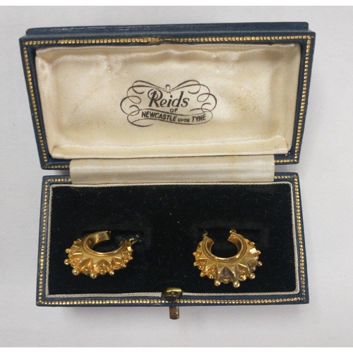 26 - UNUSUAL! A pair of 375 stamped yellow gold earrings all within a nice vintage NEWCASTLE jeweller's b... 