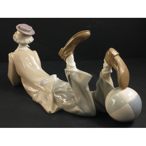 379 - A large LLADRO reclining CLOWN with ball.  A really nice collectable model in excellent condition. 3... 