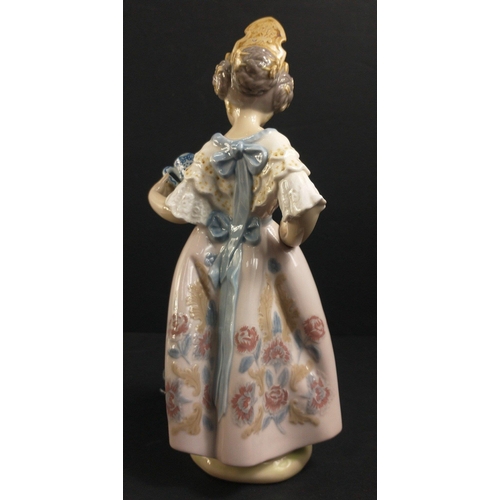 380 - LLADRO Spanish girl with water jug on hip and paella dish in lovely condition with no chips, cracks ... 