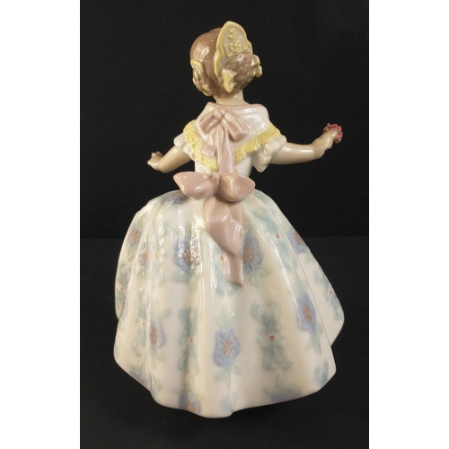 381 - LLADRO figure 5373 CARMINCITA in excellent condition with no chips cracks or damage. Stands 13cm hig... 