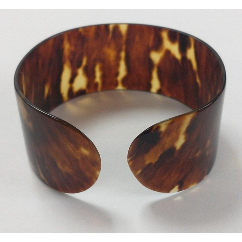 47 - A VINTAGE TORTOISESHELL bracelet - dimension 6cm across approx#47