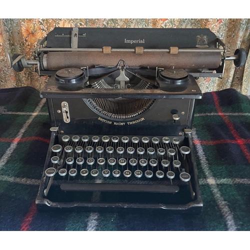 616 - A nice example of a vintage IMPERIAL manual typewriter#620