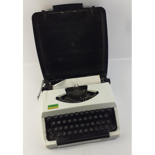 617 - A Brother 100 desktop portable typewriter, Japanese made#621