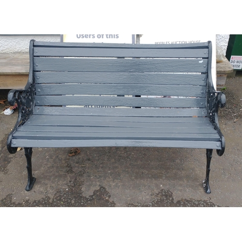 618 - A twin seat garden bench with cast iron ends.  115cm long and in good useable condition#622