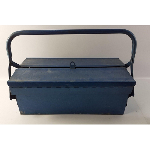 632 - A blue metal canti-levered tool box 43x23x18cm (exc. handle) complete with contents of various tools... 