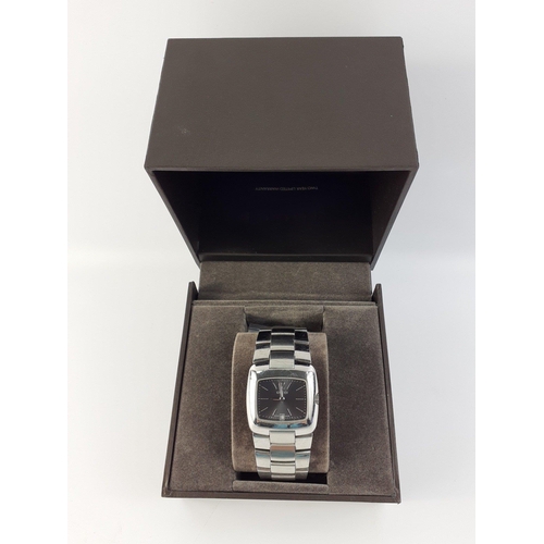 152 - A GUCCI ladies wristwatch model 8500L in box with spare links.  Quartz requires battery otherwise in... 