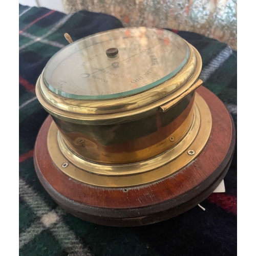 175 - ANTIQUE CIRCA 1920's BRASS CASED ANEROID BAROMETER on a mahogany mount - diameter 25cm diameter x 12... 