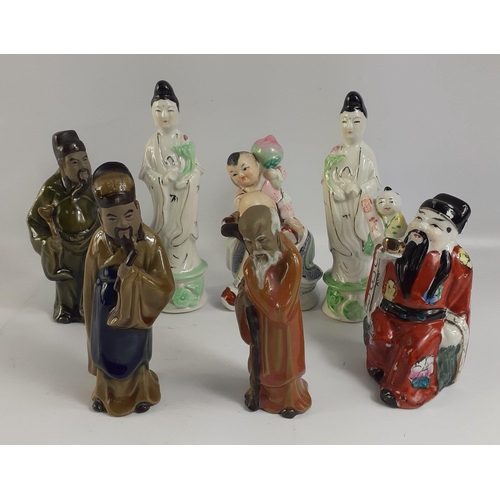 250 - Seven Oriental figurines to include 3 mudmen, tallest 13cm approx, plus a pair of ladies in kimonos ... 