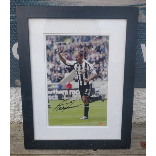 72 - COLLECTABLE SHEARER SHEARER! One for the Geordies.  A signed Alan Shearer photo with COA on rear. Pu... 