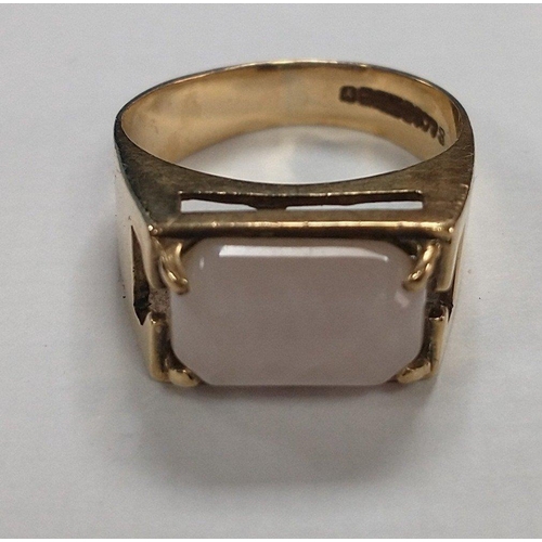 2 - A gold ring with a white / pink stone. Full 375 hallmarks. Total gross weight 3.95g approx.#2