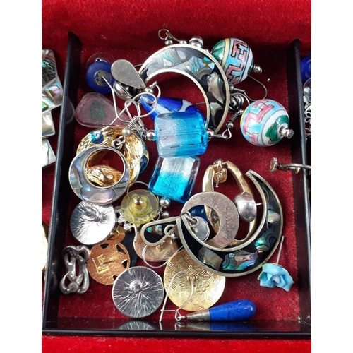 42 - A small jewellery box with a collection of earrings 20x14x5cm approx#42