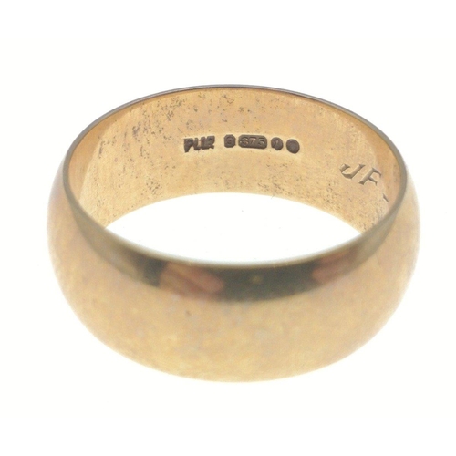 1 - A 375 stamped gents 9ct gold wedding band / ring with internal 1967 inscription. Size Q, weight 6g a... 