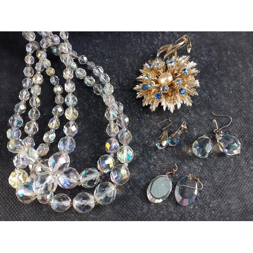 20 - A costume jewellery lot to include a small fabric covered travelling jewellery box 16x9x6cm complete... 