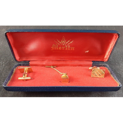 21 - A two tier Christmas box (18x18x14cm) decorated with kittens containing a selection of costume jewel... 