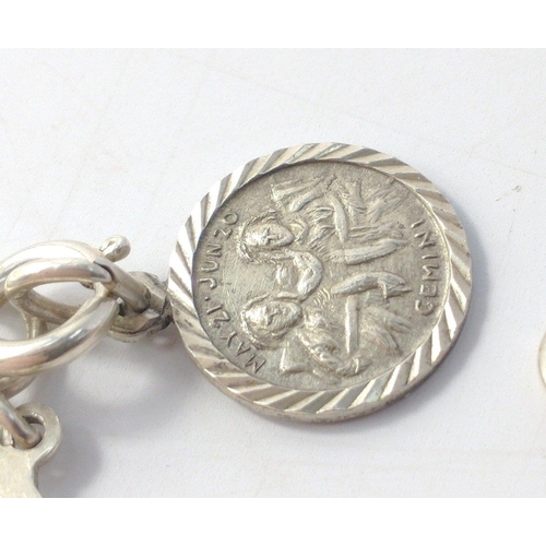 42 - A heart-shaped bracelet with Gemini medallion, approx 19cm long, weight 7.35g approx#43