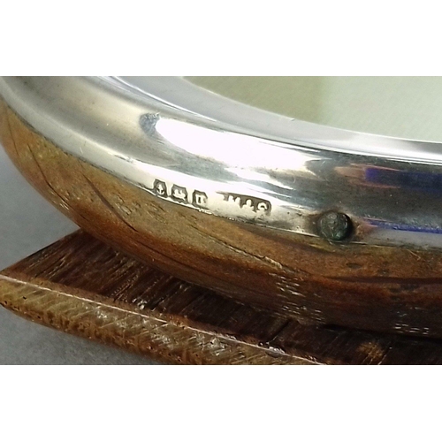 47 - A lovely wee silver hallmarked, Birmingham 1911, photo frame with wooden back, 8cm dia#48