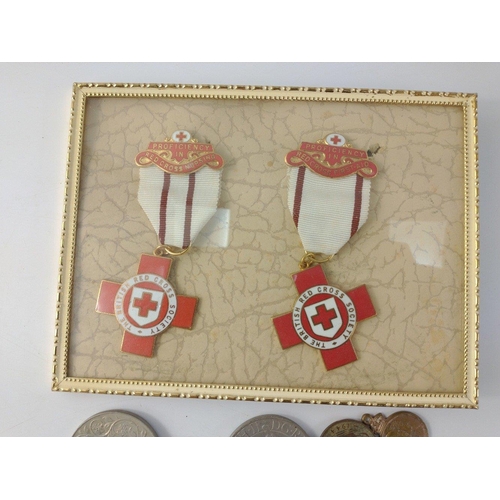 77 - A GEORGE V commemorative medallion with a quantity of old coinage to include Jubilee coins 1977 etc.... 