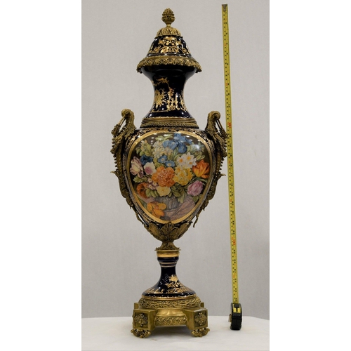 128 - A hand made Chinese porcelain trophy vase with high grade painting and gold detailed finish. Origin ... 