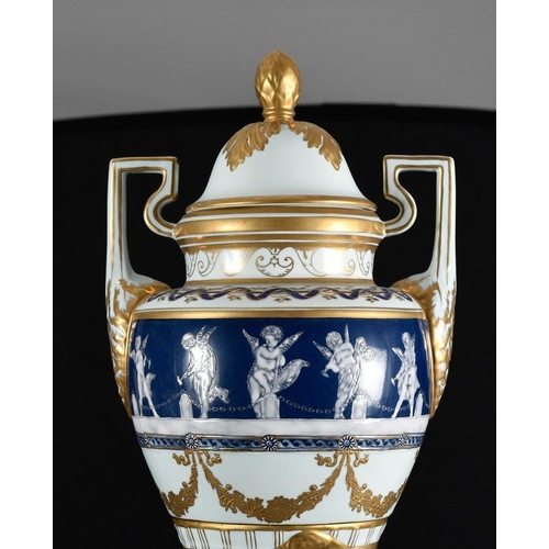 143 - This fine oriental porcelain temple jar is beautifully cast with great detail in the cherubs and art... 