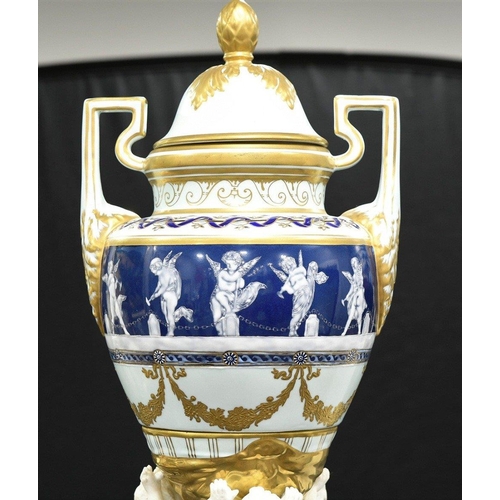 143 - This fine oriental porcelain temple jar is beautifully cast with great detail in the cherubs and art... 