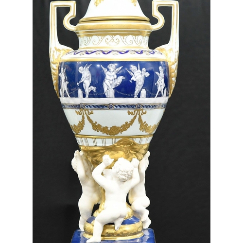 143 - This fine oriental porcelain temple jar is beautifully cast with great detail in the cherubs and art... 