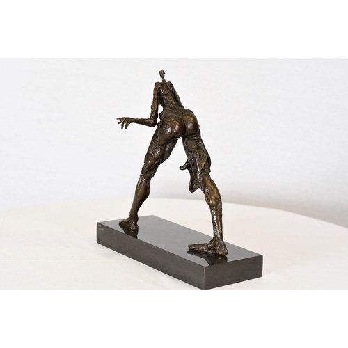 210 - A wonderful modern art sculpture cast from bronze. It stands over 12