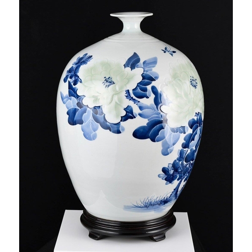 211 - A stunning hand made Chinese porcelain art vase which has embossed detail and has been fully hand pa... 