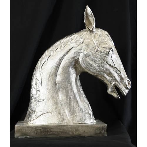 85 - A very large cast horse head on base made from aluminium. Very highly hand polished. A fabulous piec... 