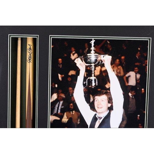 95 - This personally signed snooker cue by STEVE DAVIS has been professionally framed. Supplied with a ce... 