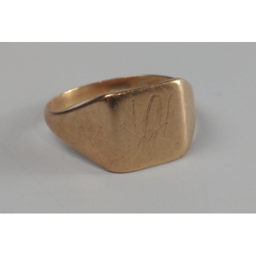 3 - A gents signet ring stamped 375 (worn hallmarks). Size N, weight 2.4g approx#4