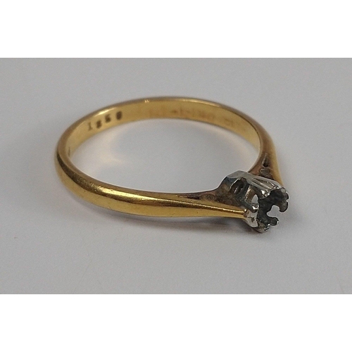 4 - An 18ct stamped gold ring with missing stone. Size M, weight 2.27g approx.#5