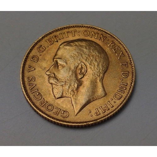 55 - A 1911 GEORGE V HALF-SOVEREIGN weight 4.00g#57